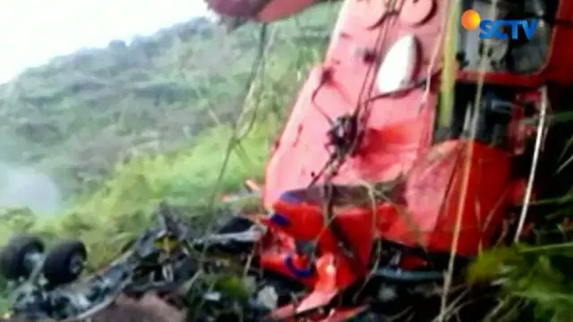 Helikopter milik Basarnas jatuh akibat menabrak tebing gunung saat hendak menuju kawasan Dieng.