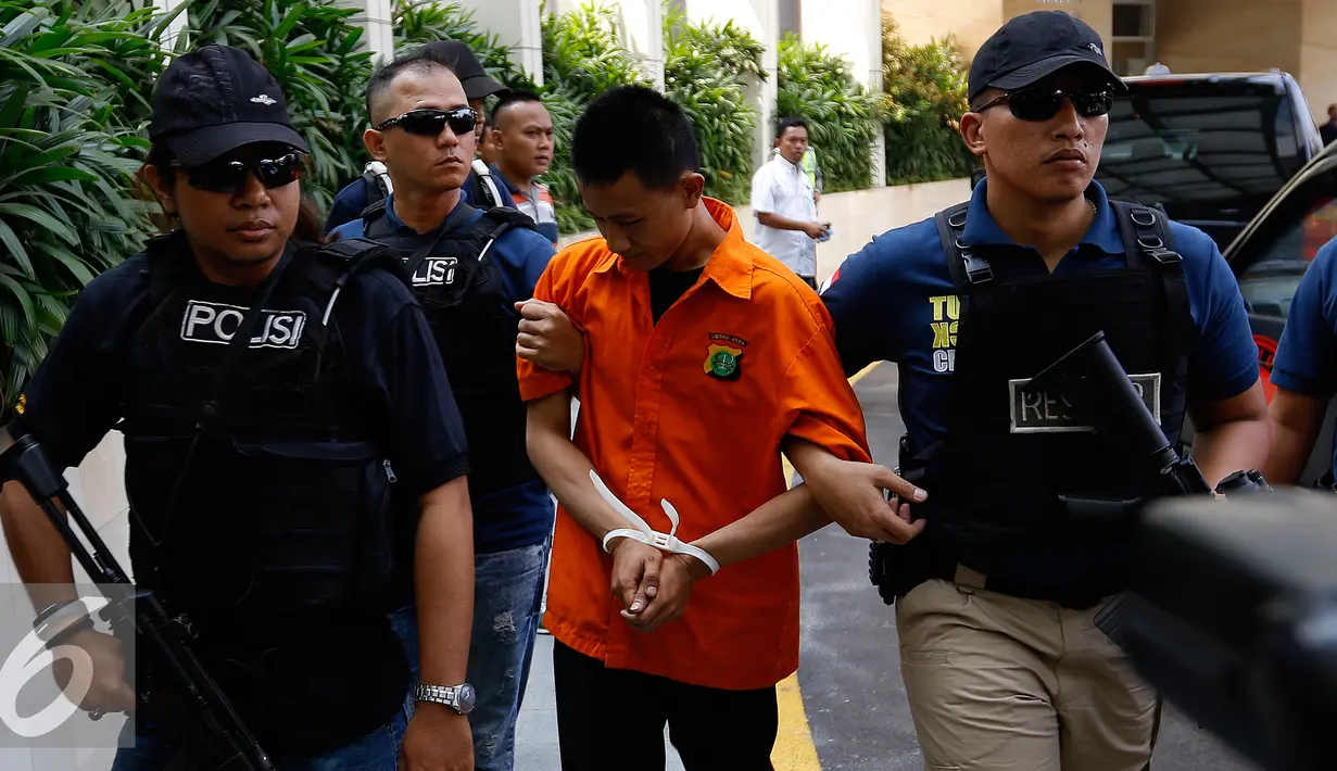 Polda Metro Jaya menggelar rekonstruksi pembunuhan warga negara Jepang, Yoshimi Nishimura, yang ditemukan tewas di Apartemen Casa Grande, Kasablanka, Tebet, Jakarta, Senin (14/9/2015). (Liputan6.com/Yoppy Renato)