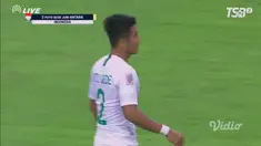 Berita video momen kartu merah untuk bek Timnas Indonesia, I Putu Gede, saat menghadapi Singapura pada laga pertama Grup B Piala AFf 2018, Jumat (9/11/2018).