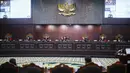 Ketua Mahkamah Konstitusi (MK) Anwar Usman membacakan hasil putusan sidang penetapan batas usia Calon Presiden (Capres) dan Calon Wakil Presiden (Cawapres) di Gedung Mahkamah Konstitusi, Jakarta, Senin (16/10/2023). (Liputan6.com/Faizal Fanani)