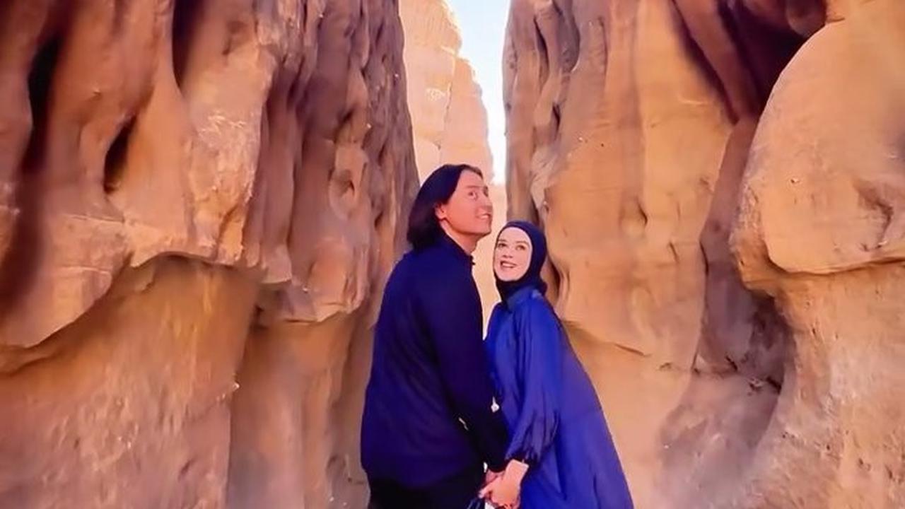 7 Potret Cut Meyriska dan Roger Danuarta di Al Ula, Tampil Serasi bak Prewedding