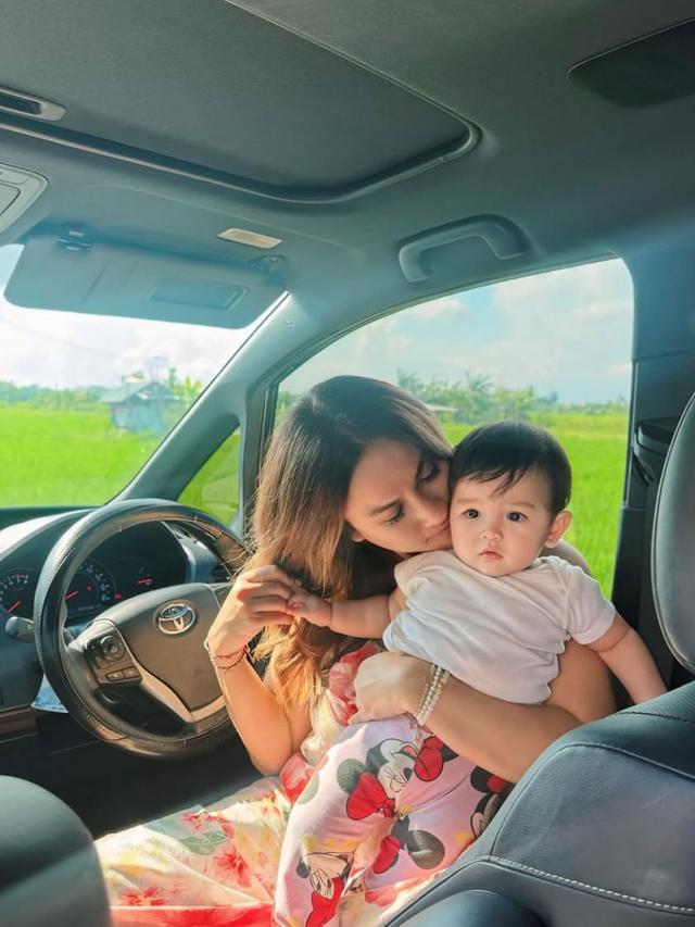 Rutinitas Tengku Dewi Putri di Bali. (credit:instagram.com/tengkudewiputri_tdp)