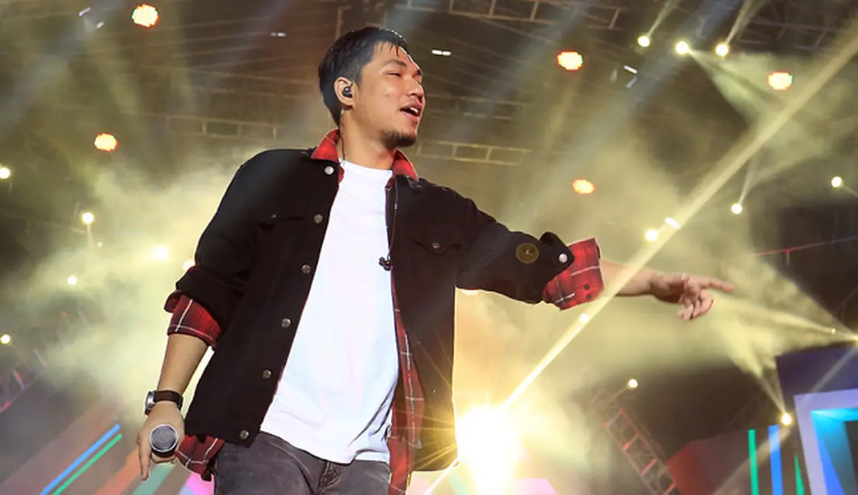 "Karena memang dari awal karier kita sampai sekarang kita belum pernah konser di sana (Malaysia) dan permintaan di sana itu banyak sekali," terangnya. (Deki Prayoga/Bintang.com)