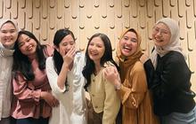 Potret Seru Prilly Latuconsina Bukber Bareng Genk SMP, Ada Foto Jadul Bikin Salfok