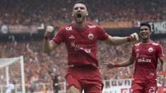 Striker Persija Jakarta, Marko Simic, merayakan gol yang dicetaknya ke gawang Mitra Kukar pada laga Liga 1 di SUGBK, Jakarta, Minggu (9/12). (Bola.com/Vitalis Yogi Trisna)