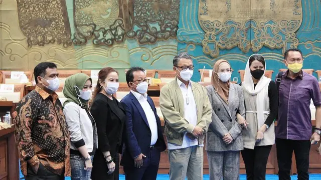 6 Gaya Mulan Jameela saat Hadiri Rapat Anggota DPR, Makin Elegan