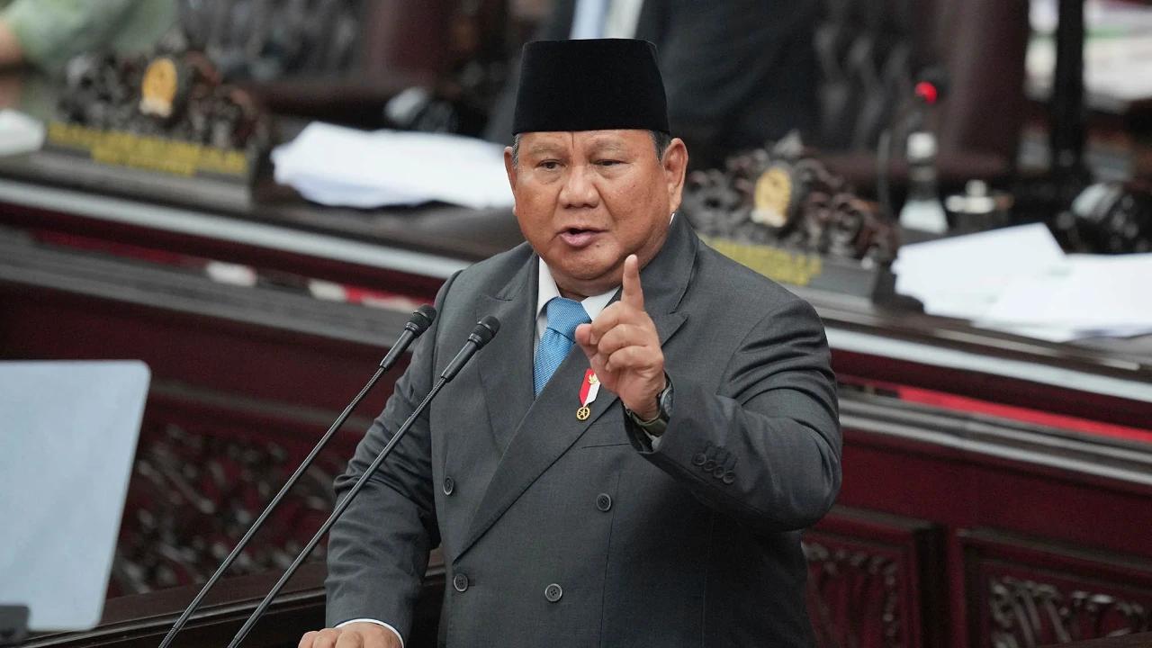 Prabowo Sindir Anggota TNI-Polri Jadi Beking Pejabat Korup, Minta Masyarakat Rekam dan Laporkan
