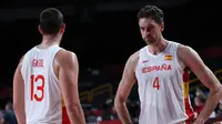 Marc (kiri) dan Paul Gasol membela timnas basket Spanyol di Olimpiade Tokyo 2020. (AFP/Thomas Coex)