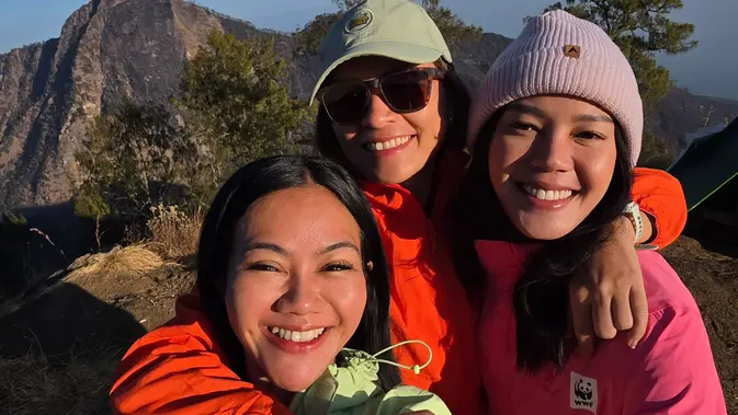 Pesan Lingkungan Yura Yunita Usai Taklukkan Jalur Pendakian Gunung Rinjani