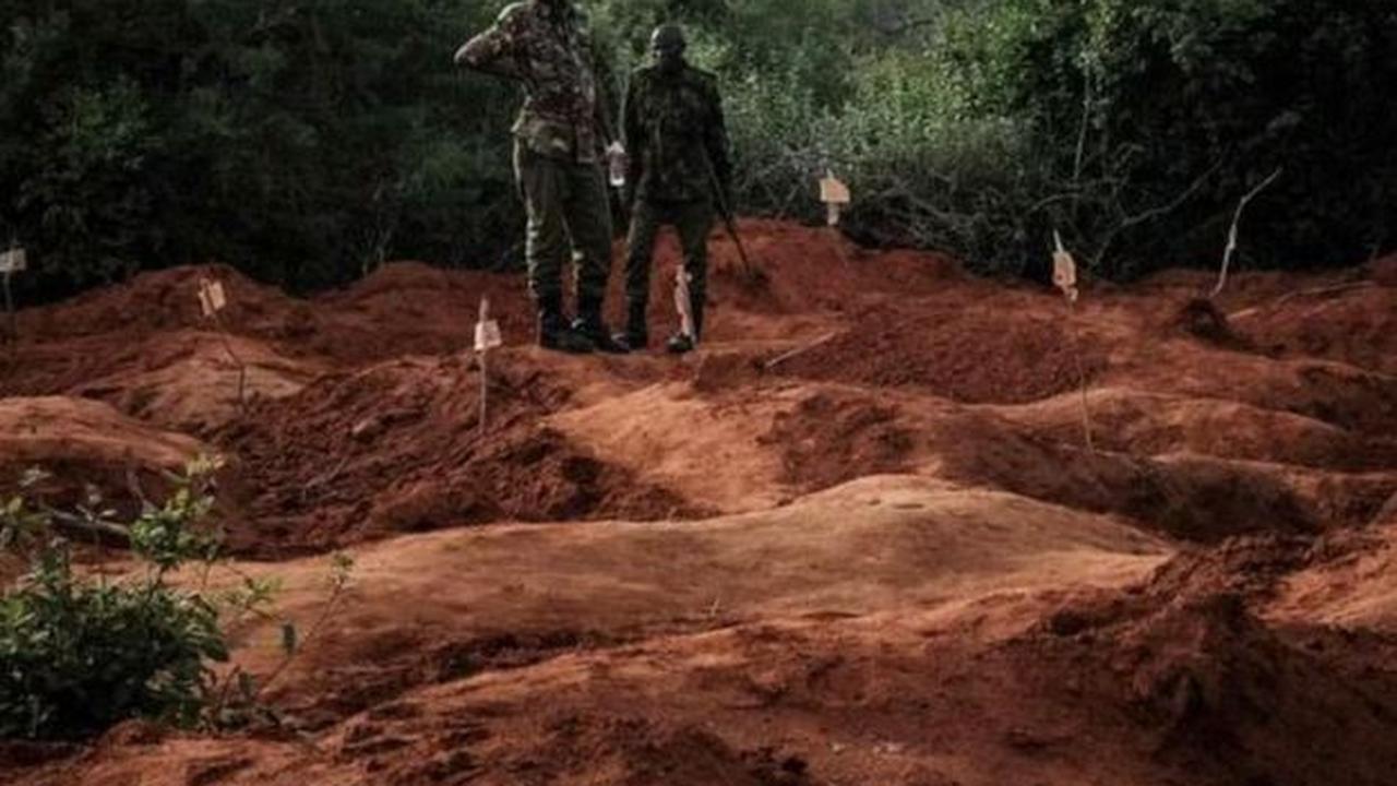 Pernyataan ini disampaikan setelah penggalian terbaru dilakukan di hutan Shakahola, di mana pemimpin sekte, Paul Nthenge Mackenzie diduga memaksa pengikutnya berpuasa sampai mati.