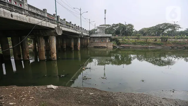 Kanal Banjir Timur Surut