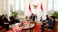 Presiden Joko Widodo atau Jokowi menerima penghargaan tertinggi dari Pemerintah Palestina, yakni Grand Collar Order of the State of Palestine. (Foto: Biro Pers Sekretariat Presiden