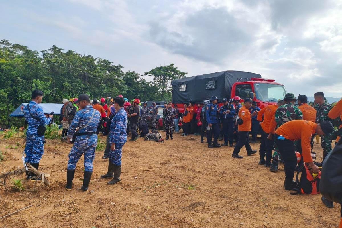 FOTO: Helikopter Hilang Kontak Ditemukan, 8 Korban Meninggal Dunia