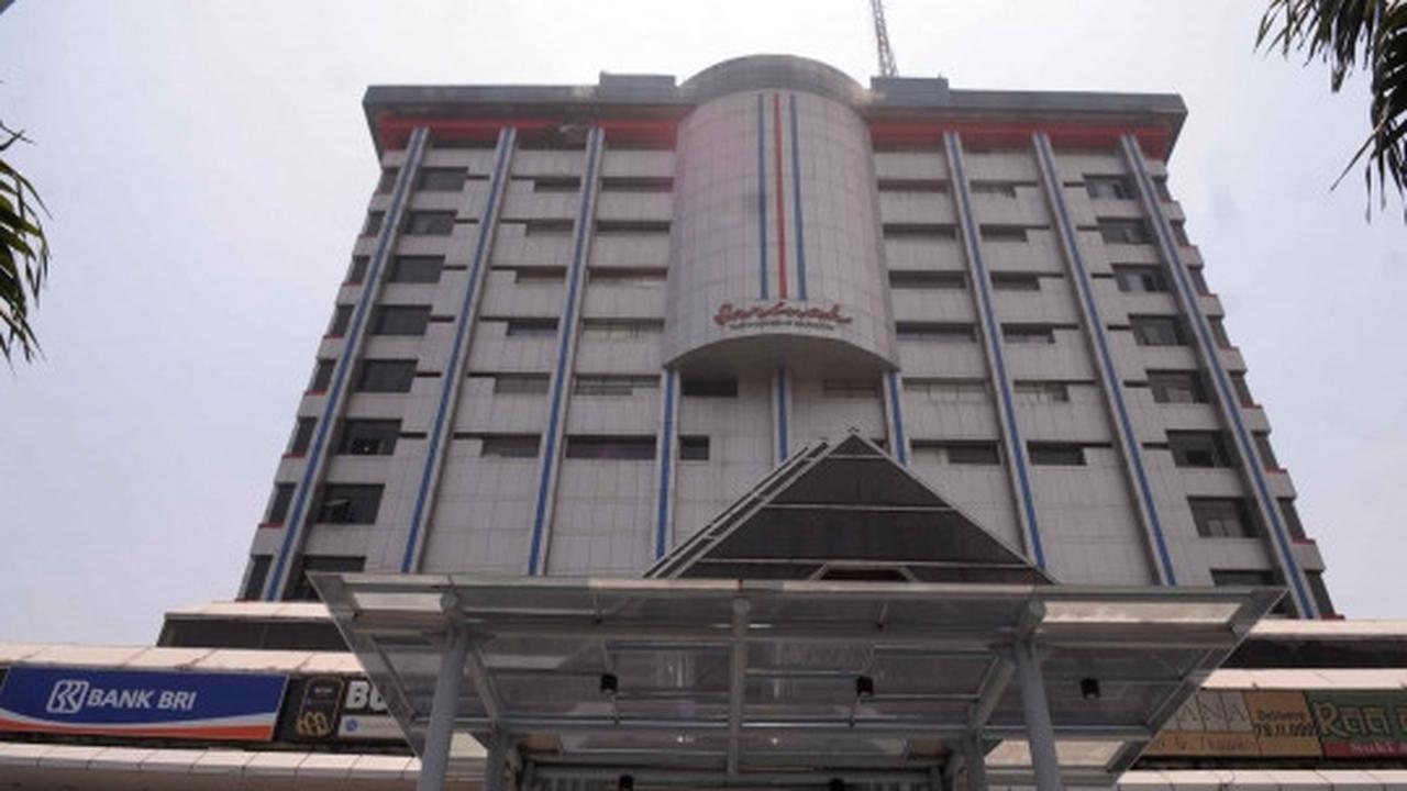Padamkan kebakaran di Gedung Sarinah, petugas pakai bronto sky lift