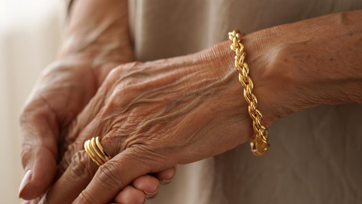 7 Model Gelang Emas Rantai Klasik untuk Usia 50 Tahun ke Atas