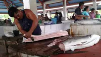 Warga di Kepulauan Sangihe masih melakukan perburuan ikan hiu meski pemerintah telah menyosialisasikan larangan berburu ikan jenis ini. (Liputan6.com/Yoseph Ikanubun)