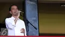 Presiden Joko Widodo bersiap memberikan sambutan pembuka Turnamen Piala Presiden 2015 di Stadion Kapten I Wayan Dipta, Bali, Minggu (30/8/2015). 16 tim ambil bagian di turnamen yang digelar di empat kota. (Liputan6.com/Helmi Fithriansyah)