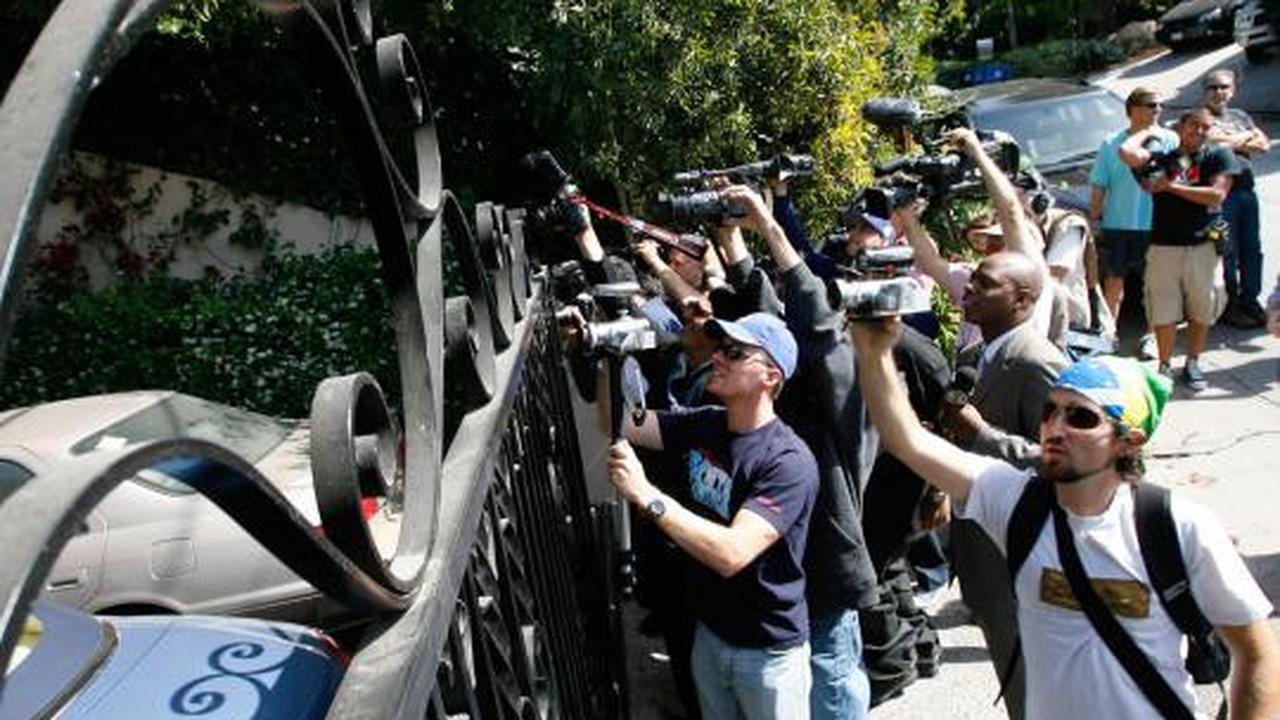 Aksi para paparazzi memburu gambar bintang ternama