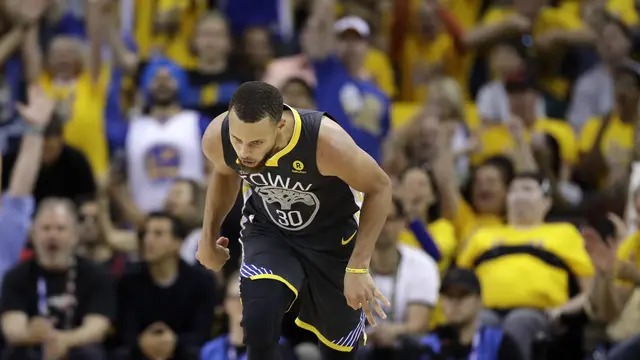 Selebrasi Stephen Curry di gim kedua final NBA