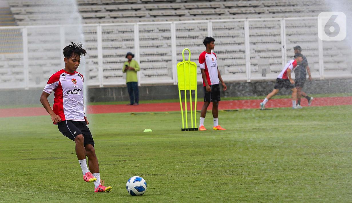 Pemindahan lokasi TC Timnas Indonesia U-20 berkaitan dengan tiga laga uji coba internasional. (Liputan6.com/Angga Yuniar)