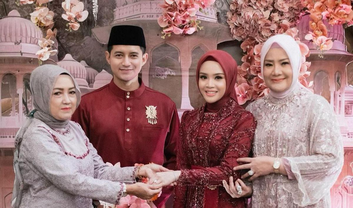 <b>Kisah Asmaranya Jarang Tersorot</b>
