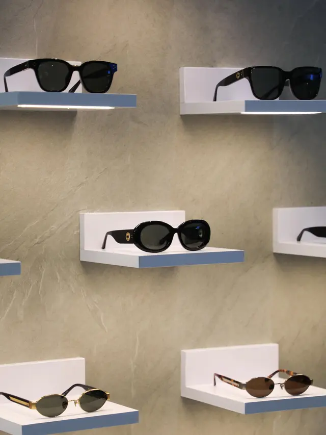 Neon Brutalism, Koleksi Kacamata Terbaru dari LINDA FARROW yang Memikat