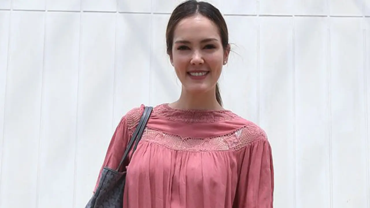 Cathy Sharon tetap cantik meski sudah jadi ibu/copyright: KapanLagi.com