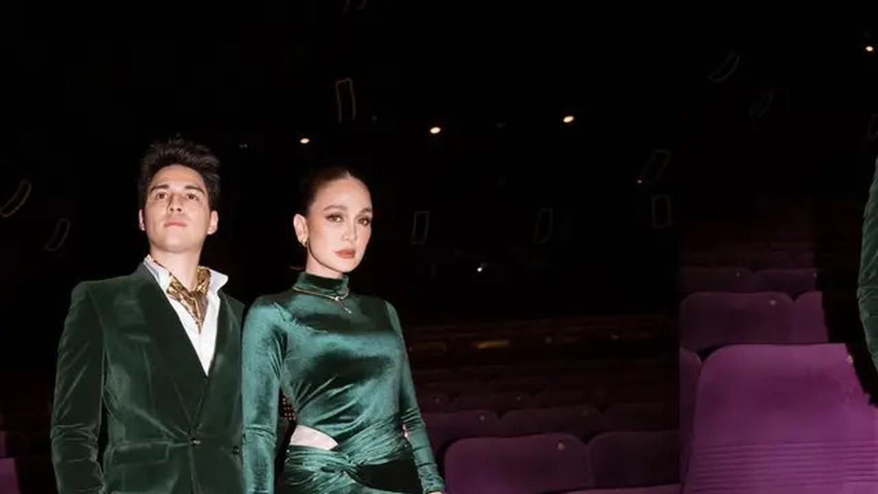 Beda Pesona Mahal Luna Maya Kenakan Busana Velvet, Cara Effortless untuk Tampil Mewah