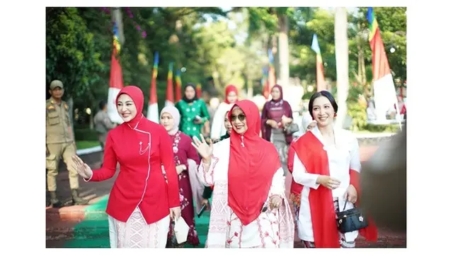 7 Potret Margin Wieheerm di HUT RI ke-80, Perdana Dampingi Ali Syakieb sebagai Wabup