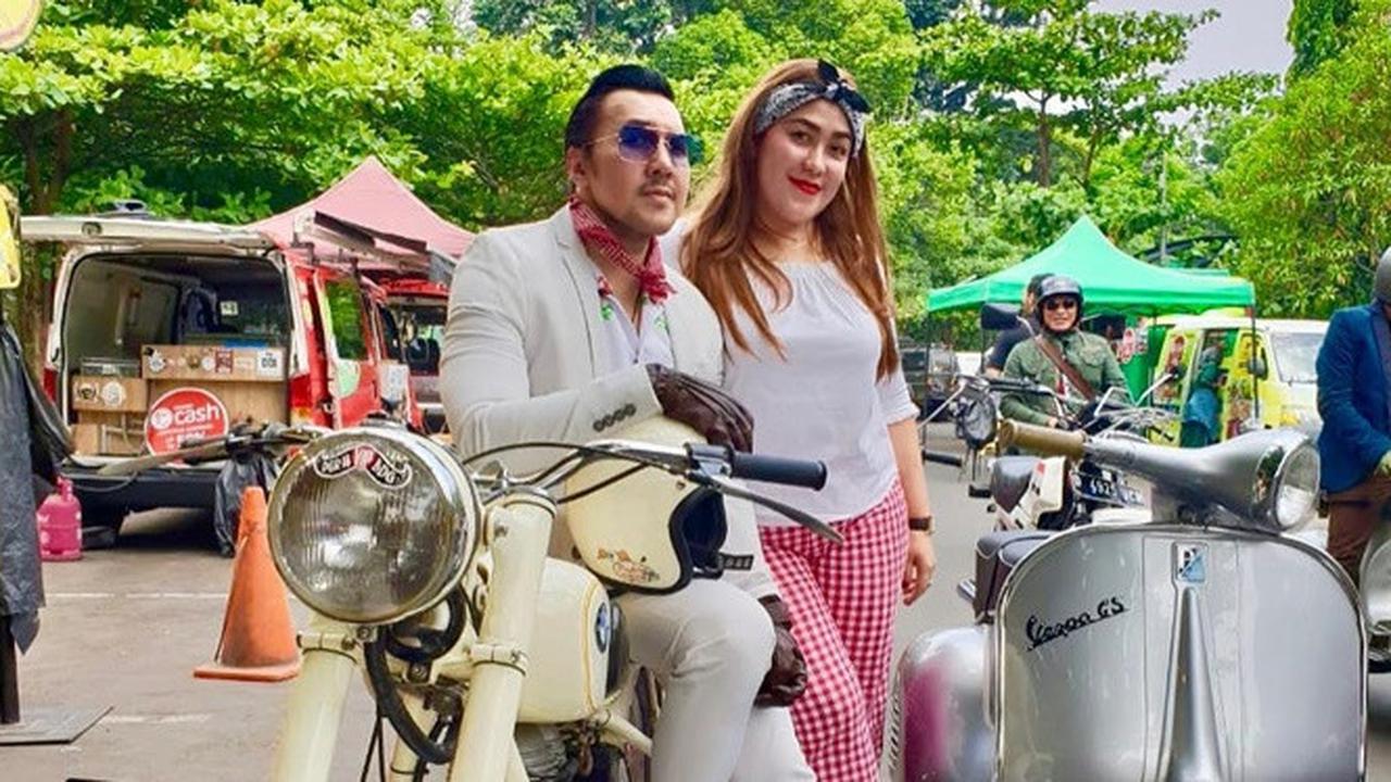 Jarang Tersorot, Ini 7 Momen Mesra David Bayu dan Sang Istri