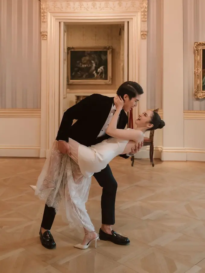 Syifa Hadju dan El Rumi Prewedding Konsep Museum Date di Inggris. [@syifahadju]