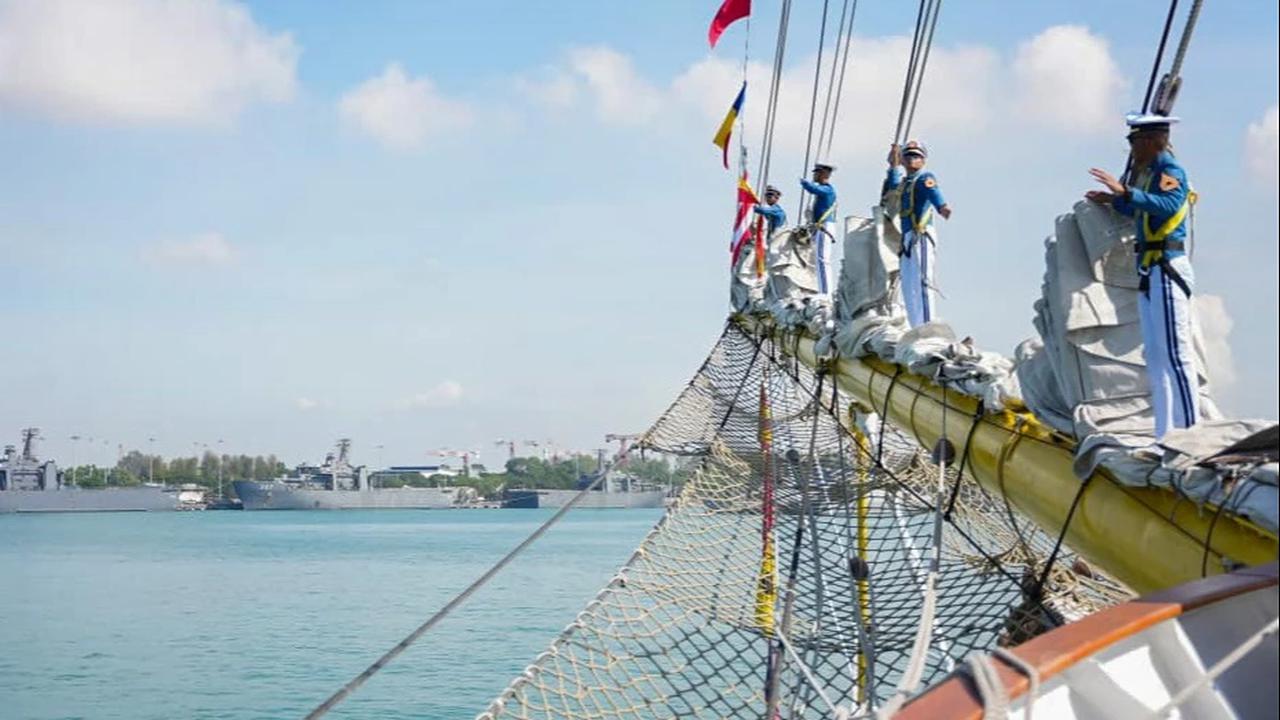 FOTO: KRI Bima Suci Lanjutkan Misi Diplomasi di Singapura