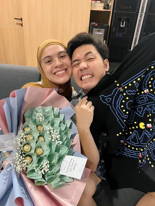 Saat menjadi bintang tamu podcast Ussy Andhika Official, Gina  tak menampik takut karma terjadi dalam rumah tangganya. "Gue sampai sekarang masih takut karma sih,"  kata Nycta Gina saat itu. [Instagram/missnyctagina]