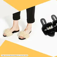 Tambahkan koleksi slide sandals supaya penampilan makin menarik. (Image:  zara.com, fashionbombdaily.com, & the other stories. DI: Muhammad Iqbal Nurfajri)