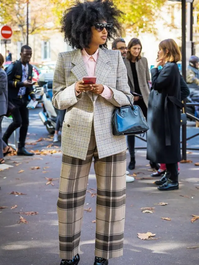 [Bintang] Tips Padu-padan Celana Kotak-kotak dengan 5 Gaya Ini