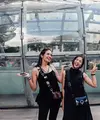 Kekompakan dua sahabat Enzy Storia dan Jessica Mila bisa terlihat dari OOTD mereka saat traveling. [Foto: Instagram @jscmila]