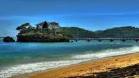 Pantai Balekambang, merupakan salah satu pantai paling terkenal di Malang selain Sendang Biru. 