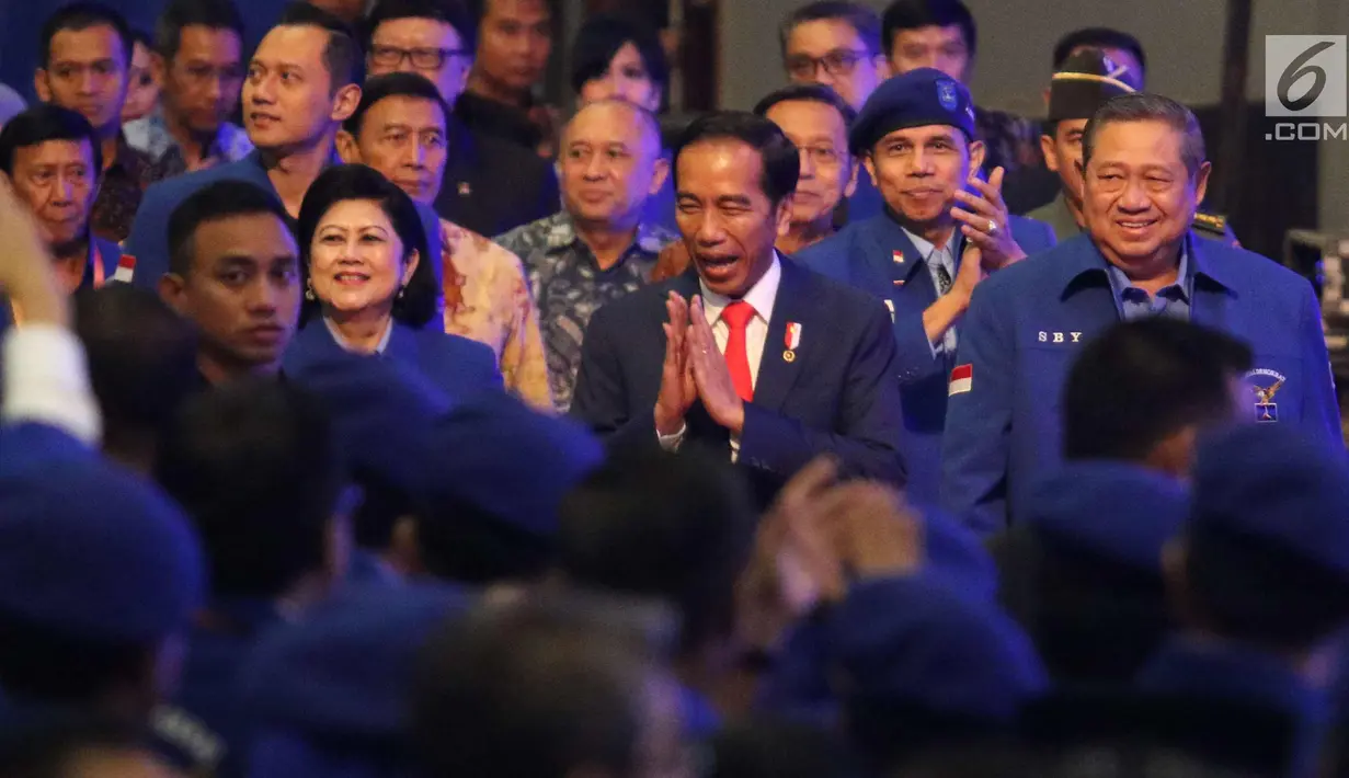 Presiden Joko Widodo tiba menghadiri Rapimnas Partai Demokrat di Bogor, Jawa Barat, Sabtu (10/3). Rapimnas Partai Demokrat yang bertemakan "Demokrat S14P!", membahas persiapan pemilu partai demokrat di 2019. (Liputan6.com/Angga yuniar)