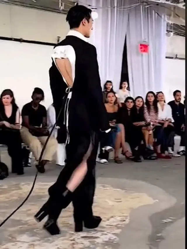 Tampil di New York Fashion Week, Jeno NCT Dream Pakai Heels dan Baju Seperti Disobek