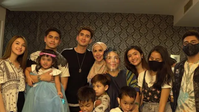 6 Momen Kedekatan Venna Melinda dan Febby Rastanty, Bak Anak Kandung