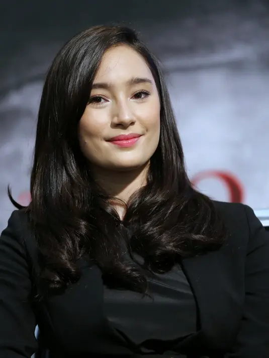 Perempuan 20 tahun mengaku bekerja keras demi memerankan tokoh Hulya yang digambarkan sebagai perempuan elegan, chic, cerdas, baik hati dan memiliki keingintahuan yang besar. Terutama belajar bahasa. (Adrian Putra/Bintang.com)