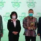 Sandy Indrawan, Direktur PT Berau Coal menerima penghargaan CSR terbaik di BISRA 2022.