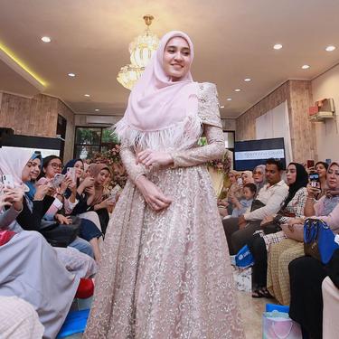 Milestone Koleksi Yang Jadi Saksi Perjalanan Karier Desainer Qonita Gholib Fashion Fimela Com