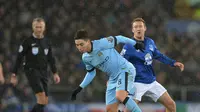 Samir Nasri (kiri) saat membela Manchester City bersua Everton,pada laga Premier League, di Stadion Goodison Park (10/1/2015). Karier Nasri melempem saat berada di The Citizens.  (EPA/Peter Powell)