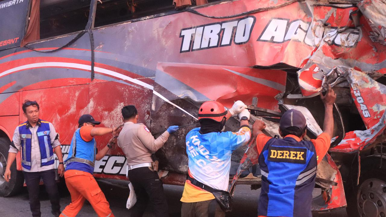 Kecelakaan di Tol Malang Tewaskan 4 Orang, Penumpang Bus Siswa SMP IT Gunung Putri Kabupaten Bogor