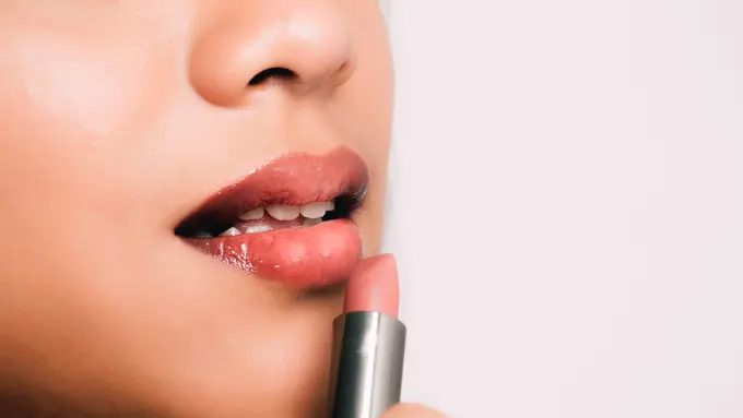 lipstik-kezo