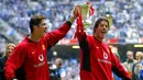 Trofi pertama. Cristiano Ronaldo meraih trofi pertamanya bersama Manchester United saat memenangi final Piala FA 2003/2004 dengan mengalahkan Millwall 3-0. Cristiano Ronaldo menjadi pencetak gol pertama dalam final yang digelar di Wembley, 22 Mei 2004. (Foto: AFP/Pool/Jim Watson)