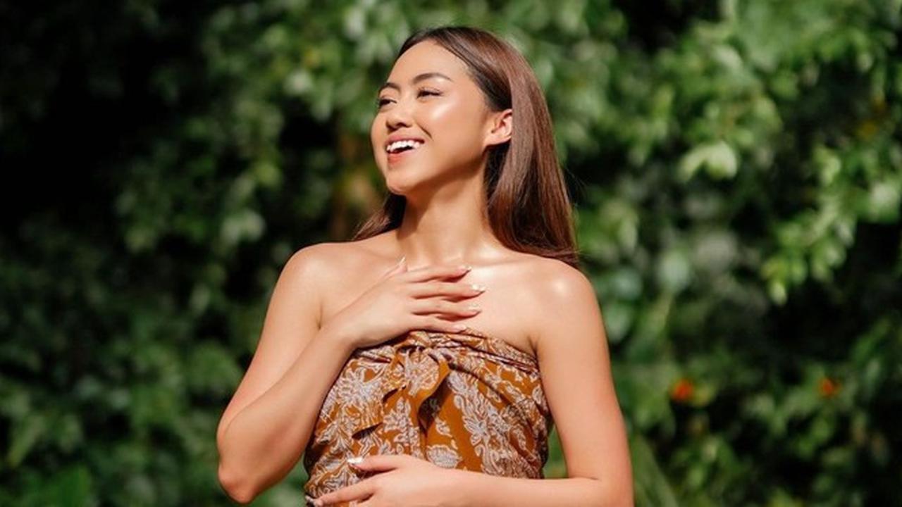 8 Gaya Pemotretan Sisca Saras Tepat saat Ulang Tahun Ini Banjir Pujian