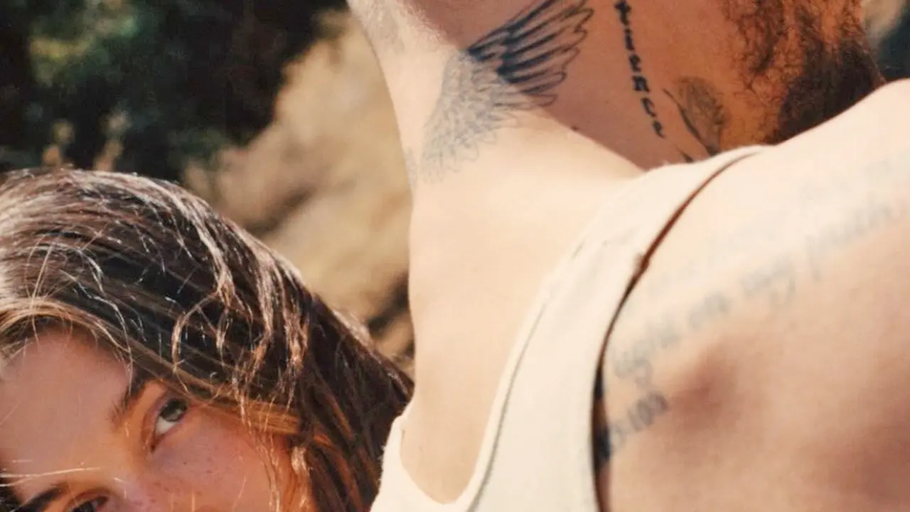 6 Potret Hangat Foto Keluarga Justin Bieber dan Hailey Bieber Jelang Rilis Album Baru