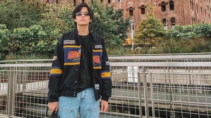 OOTD Angga Yunanda dengan Baju Hitam